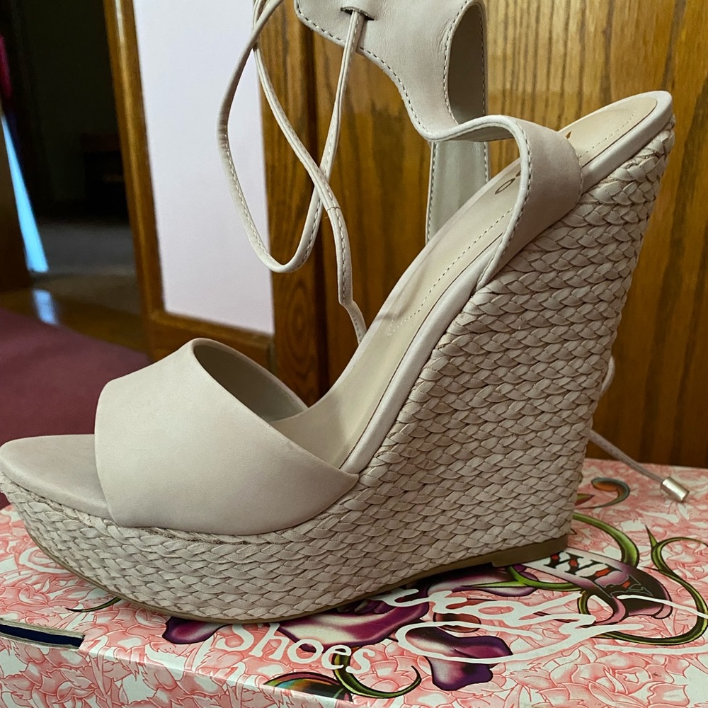 Brand new. Perfect condition. Never worn off white wedges. From Aldo